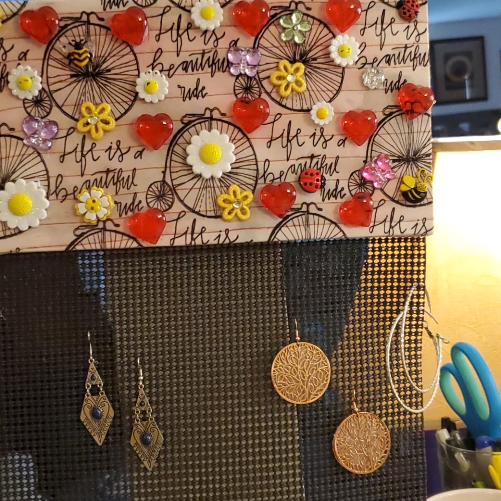Earring holders - Picture 2 of 3